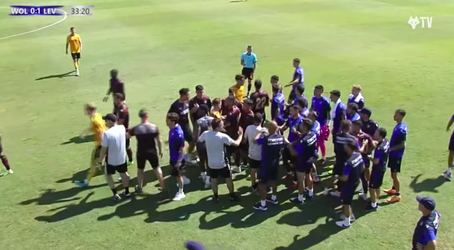 🎥| Oefenwedstrijd tussen Wolves en Levante slaat binnen minuten om in totale chaos