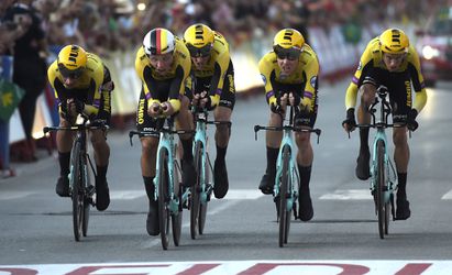 Jumbo-Visma crasht in openingsetappe Vuelta, Astana wint ploegentijdrit (video)