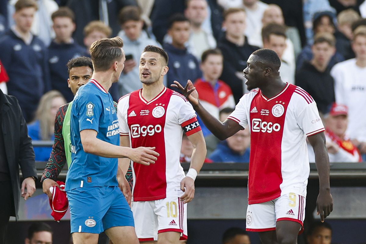 Keiharde kritiek op Ajax na bekerfinale: 'Het is een huilebalkenploeg geworden'