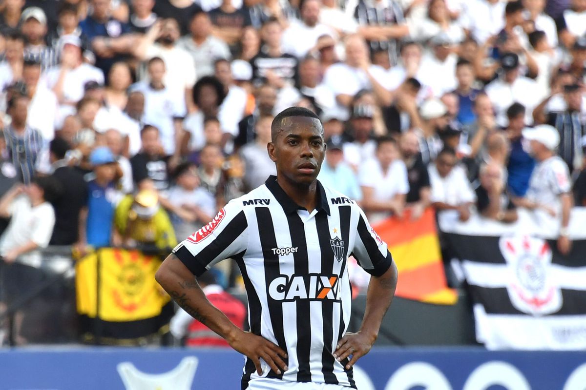 Wegens verkrachting veroordeelde Robinho gespot in Braziliaanse protestmars