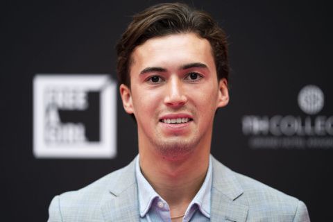 Stiefbroer van de Kluivert-broers lastiggevallen op straat vanwege geaardheid