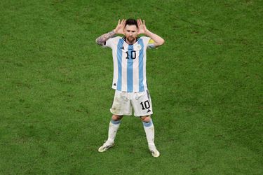📸 | Gozer zet tattoo van Messi die voor Van Gaal juicht