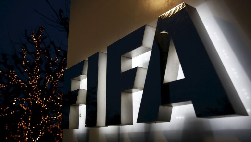 Zwitsers leveren opgepakte FIFA-officials uit