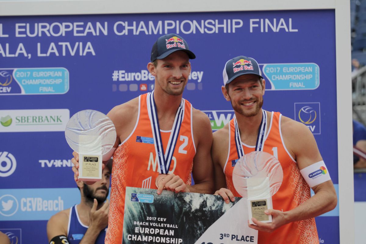 Nederlandse beachvolleybalduo's strijden om brons