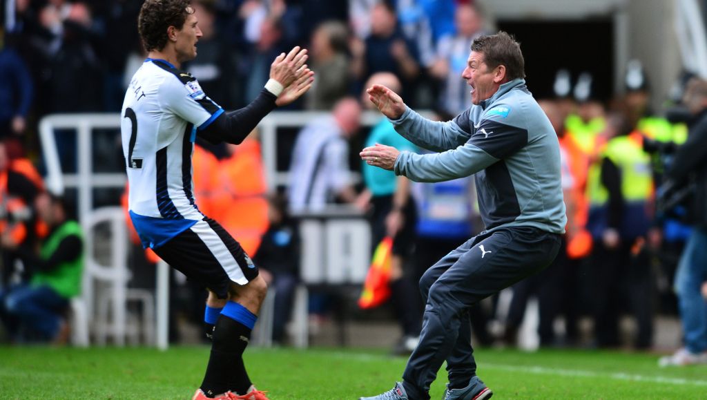 Interim-coach Carver weg bij Newcastle