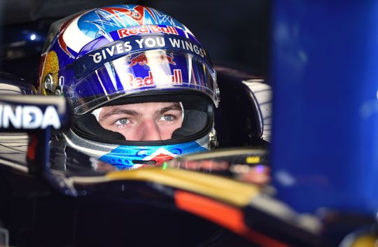 Verstappen vijfde in natte training, Hamilton eindigt eerste