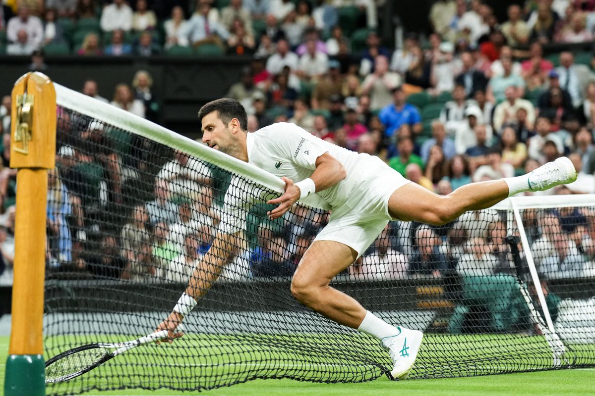 Novak Djokovic niet op tijd klaar met Pool Hurkacz: avondklok treedt in