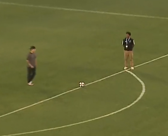 🎥😱 | Saudi-Arabië, investeren in deze gast? Amerikaanse fan passt met ultra precisie