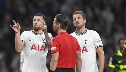 Alles en iedereen is boos bij Spurs na ingreep Makkelie en VAR diep in blessuretijd