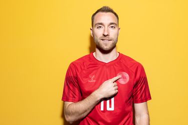 Dit zijn de opstellingen van Denemarken en Tunesië: Eriksen 1,5 jaar na hartstilstand weer basis