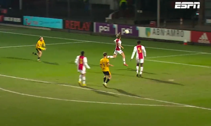 🎥 | Jong Ajax stuntelt tegen Roda JC met deze eigen goal