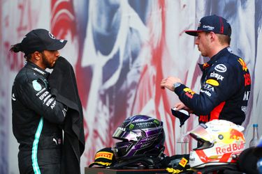 Max Verstappen snoert Lewis Hamilton de mond: 'Knap om op 37-jarige leeftijd nog bij te leren'