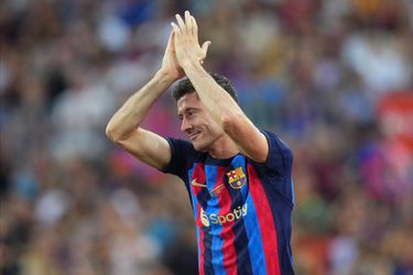 🎥 | Hoera! Jarige Robert Lewandowski maakt binnen minuut 1e doelpunt voor Barça