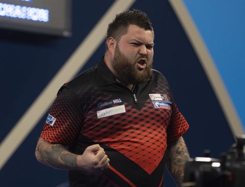 Bully Boy Michael Smith treitert erop los en is zelfs Dutch Giant de baas met setgemiddelde