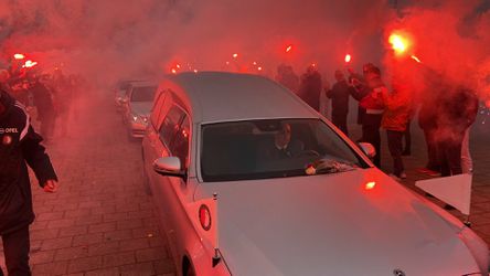 🎥 | Duizenden Feyenoorders nemen op schitterende wijze afscheid van Wim Jansen bij De Kuip