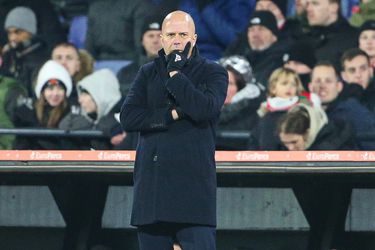 🎥 | Feyenoord-coach Arne Slot verklapt hoe hij gemis aanvoerder Kökçü gaat opvangen