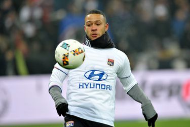 Memphis maakt schitterende omhaal tijdens potje footvolley (video)