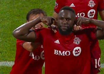 Oud-AZ'er Jozy Altidore beslist 'Canada-derby' in MLS met mooie vrije trap (video)