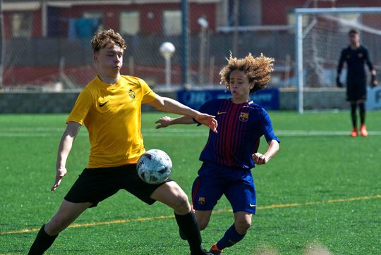 16-jarige Xavi Simons hengelt binnenkort (zéér waarschijnlijk) 1e profcontract binnen bij Barça
