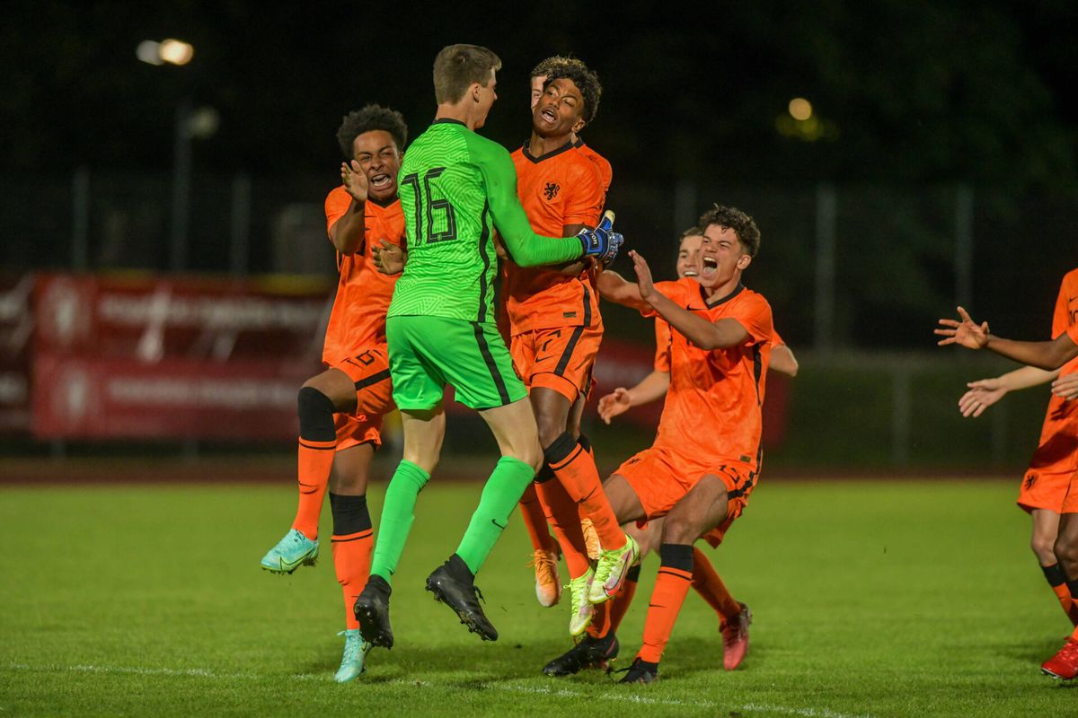 Feyenoord-talent Jaden Slory bezorgt Oranje onder 17 uitstekende start EK-kwalificatie