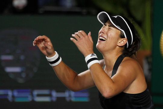 Garbiñe Muguruza pakt als 1e Spaanse ooit de WTA Finals-titel