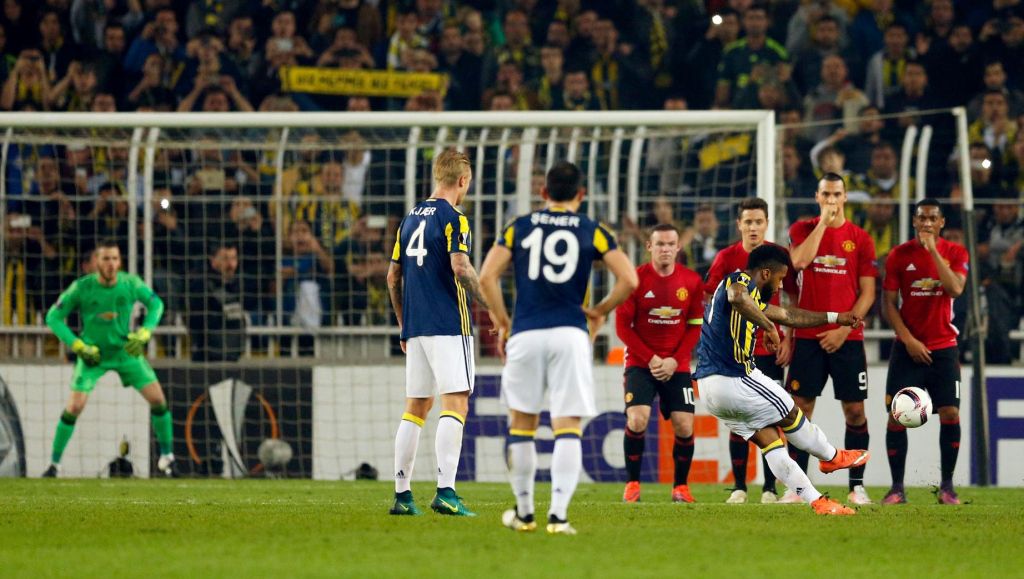 Fenerbahçe verrast Manchester United dankzij 2 waanzinnige goals