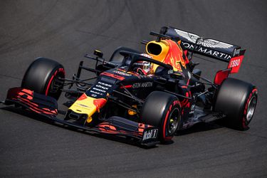 Formule 1: Max Verstappen start heerlijk in Hongarije, Valtteri Bottas faalt enorm (video)