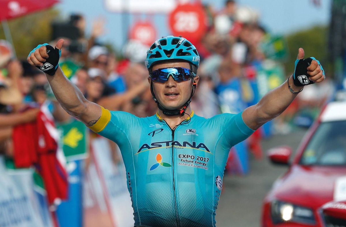 Lutsenko soleert naar zege in 5de rit Vuelta (video)