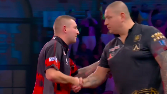 🎥 | Nathan Aspinall naar 3e ronde WK darts na zege op Boris Krcmar