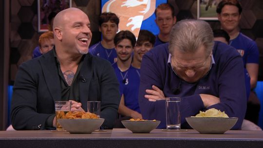 🎥😂 | Veronica Offside-mannen gaan stuk om oude beelden Van der Vaart: 'Oh, geweldig!'