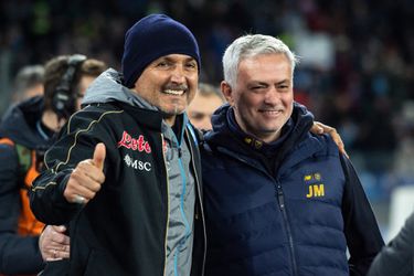 📸  | Even lachen naar het vogeltje! Mourinho dwingt selectie tot maken foto na verlies bij Napoli