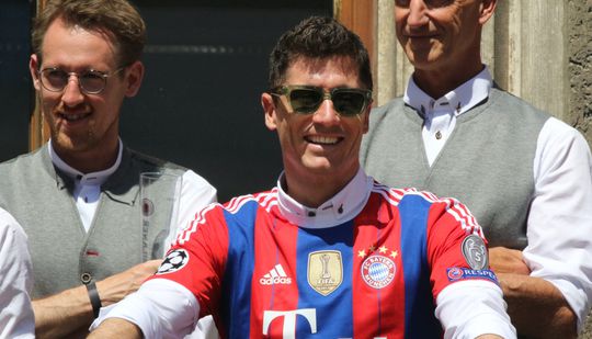 🎥 | Robert Lewandowski's zaakwaarnemer koopt alvast shirts van hem bij deze club