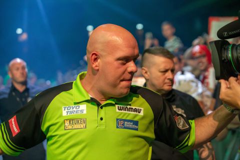 Michael van Gerwen geeft masterclass aan Luke Humphries: halve finale tegen Michael Smith