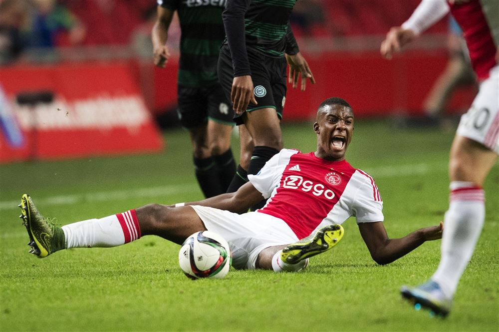 Bazoer zoekt PSV-fans niet op: ‘Ik heb geen nieuwe telefoon nodig’