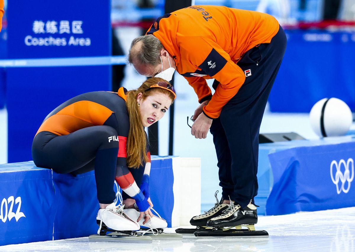 Antoinette de Jong vecht tegen de tranen na teleurstellende 8e plaats op de 3000 meter