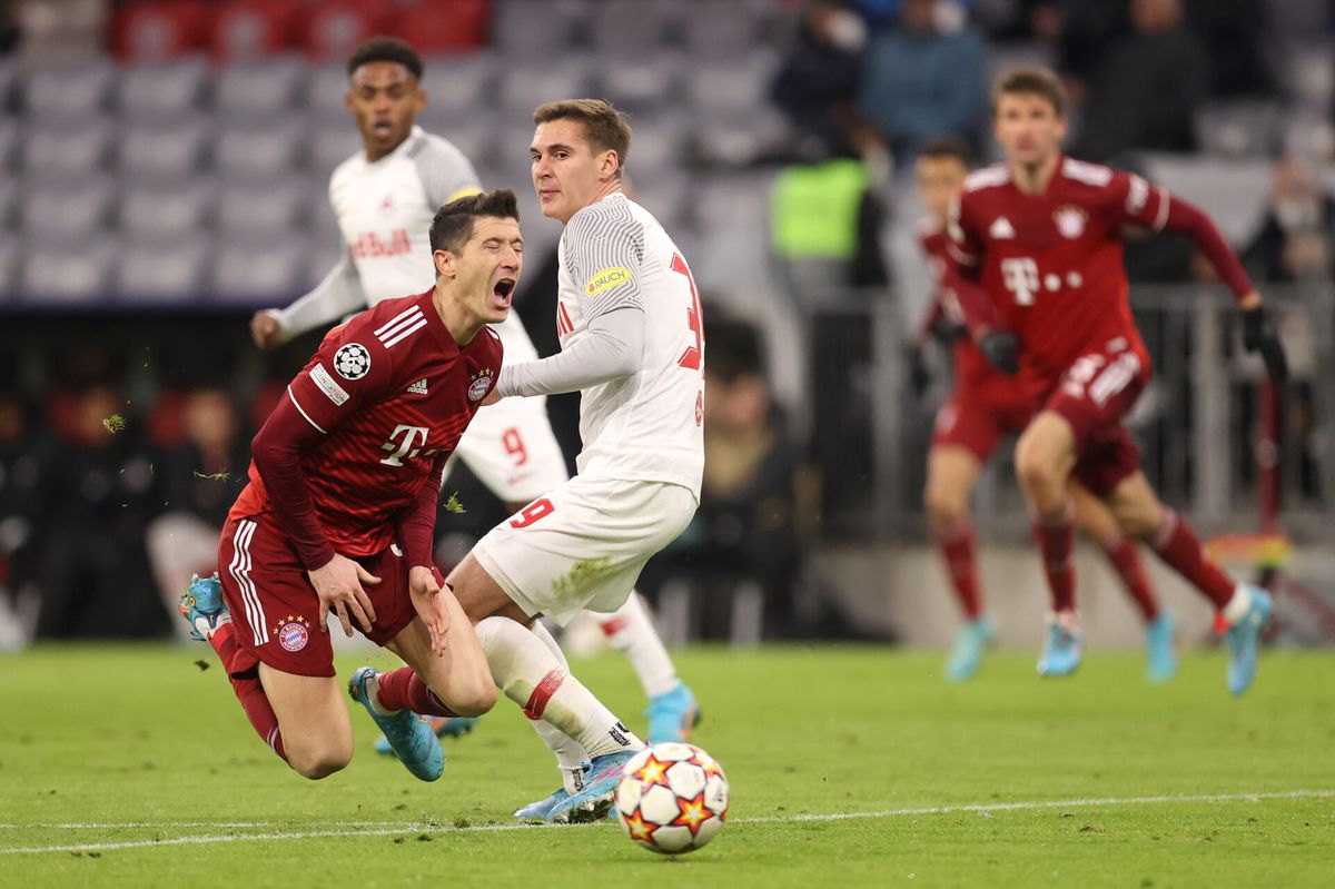 🎥 | Oud-Ajacied Wöber schenkt Bayern München 2 penalty's: Duitsers op weg naar kwartfinales