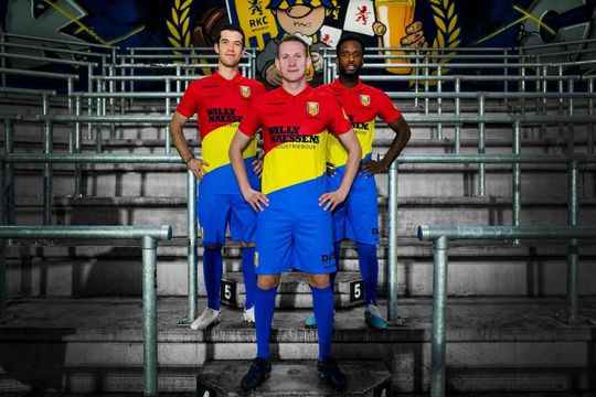 RKC speelt weer in carnavalsshirt: opbrengst gaat naar Giro 555