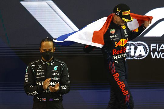 Max Verstappen nog steeds boos op juichende Hamilton op Silverstone: ‘Dat kan je niet maken’