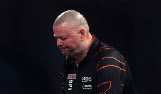 Van Barneveld reageert op dikke nederlaag tegen Price: 'Het duveltje was weer even terug'