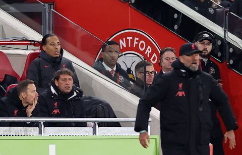 Jürgen Klopp verklaart wissel Van Dijk: 'Daar was de medische staf blij mee'