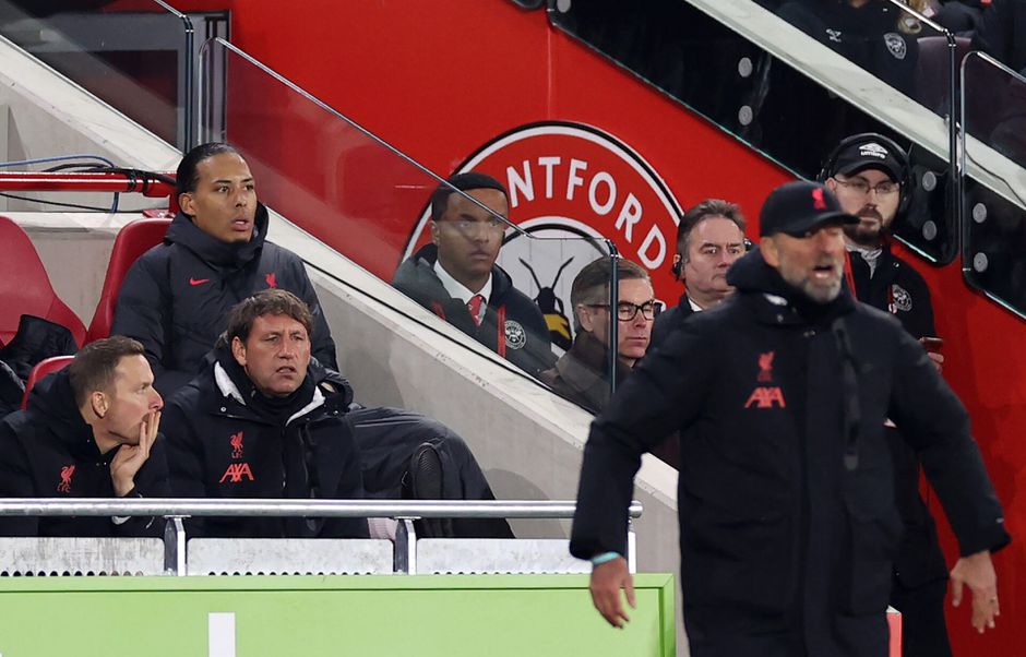 Jürgen Klopp verklaart wissel Van Dijk: 'Daar was de medische staf blij mee'