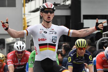 Greipel grijpt 2e Giro-etappe na opgefokte finale