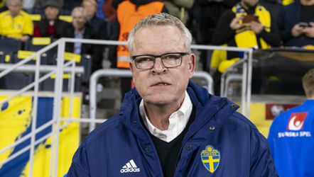 Zweedse bondscoach flipt na vraag over AZ-speler Jesper Karlsson: 'Verdomme, wat slecht'