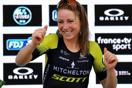 Prachtige zege Annemiek van Vleuten in Strade Bianche (video)