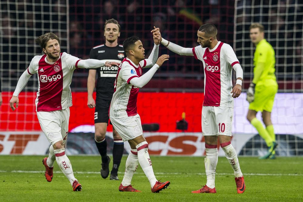 Ajax dankzij heerlijke goals met de schrik vrij tegen Willem II