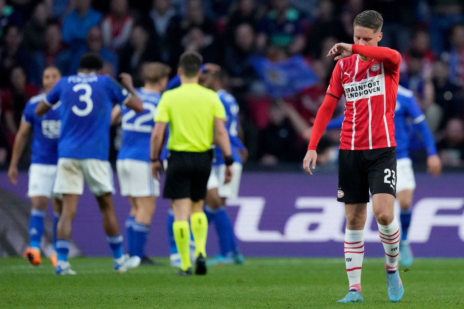 Over en uit! PSV geeft mogelijke halve finale uit handen tegen Leicester City