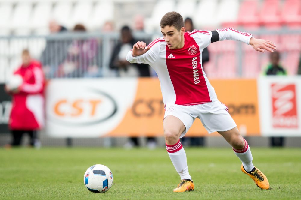 Ajax verkoopt talentvolle Belg (17) na 'niet te weigeren bod' (video)