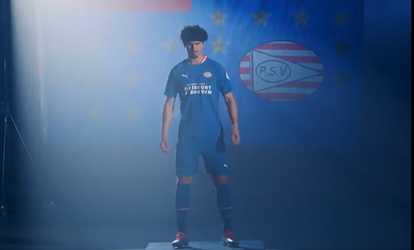 🎥 | PSV onthult het 3e shirt waar ze komend seizoen in gaan spelen