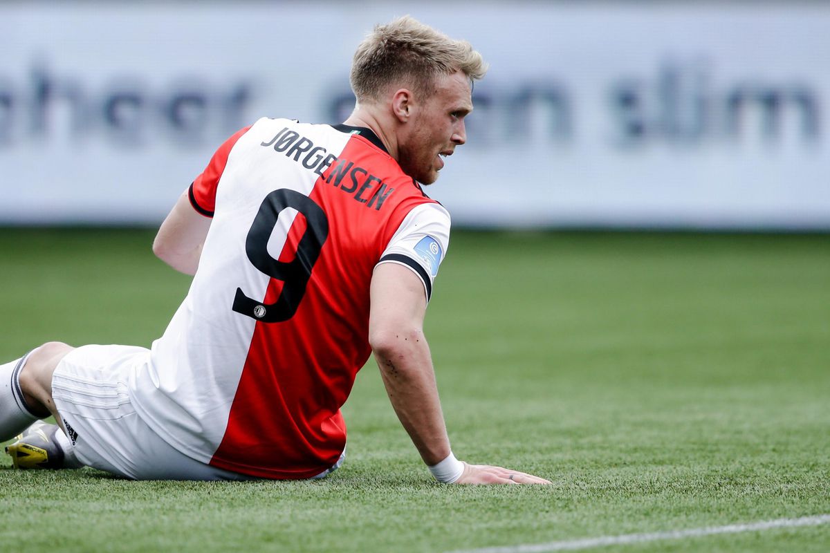 Kopzorgen voor Feyenoord om herstel Jørgensen: 'Ga maar ergens een betere spits vinden'