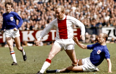 🎥 | Ajax eert overleden clubicoon Henk Groot met DEZE schitterende video